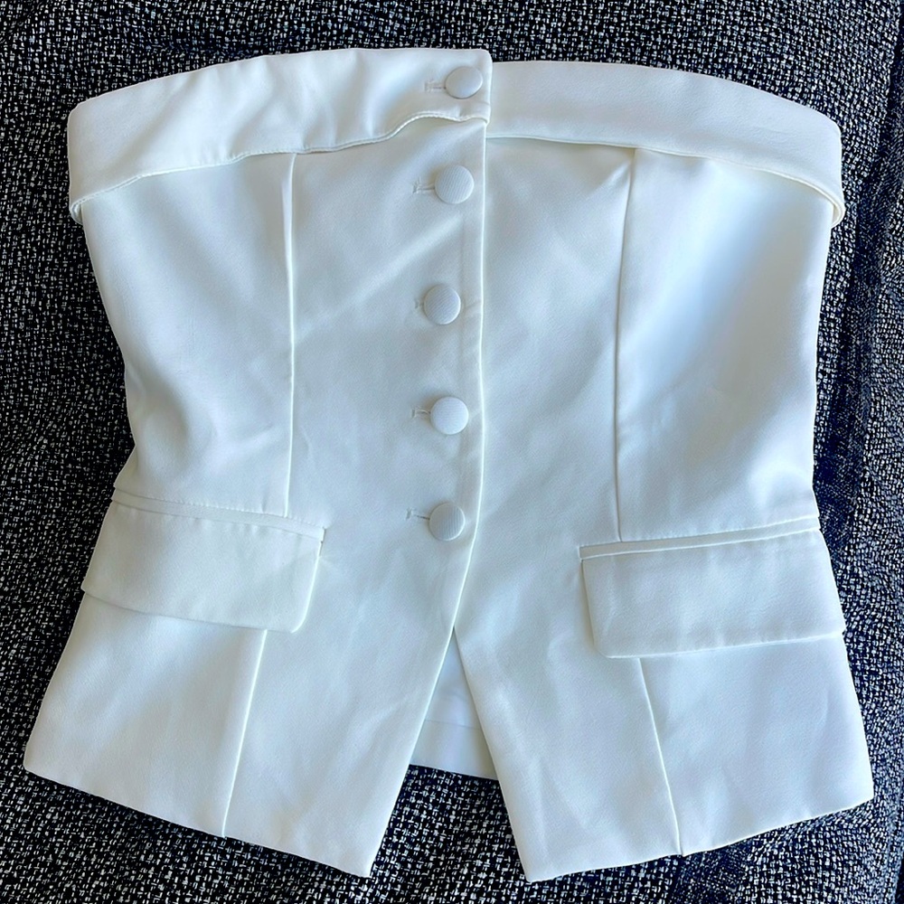 Princess Polly CHANGE IT UP STRAPLESS TOP
WHITE, US 4,never worn.100% polyester.